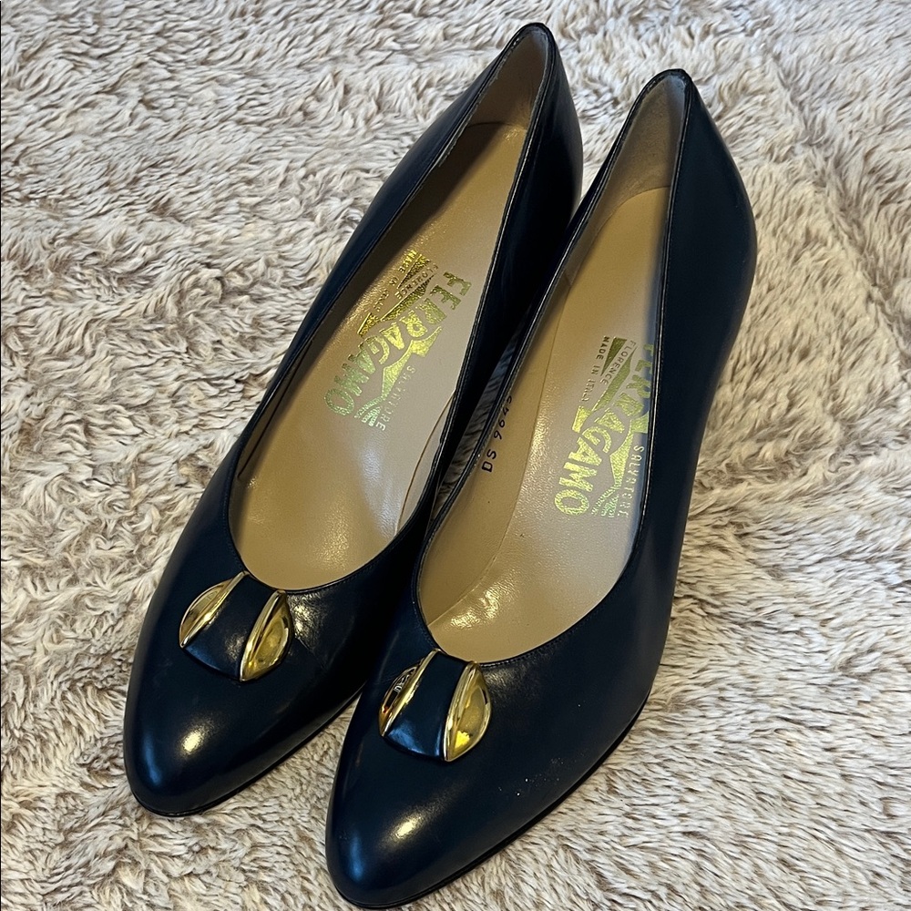 Salvatore Ferragamo Vintage Navy Pumps with Gold Accents Narrow fit Luxury Chic